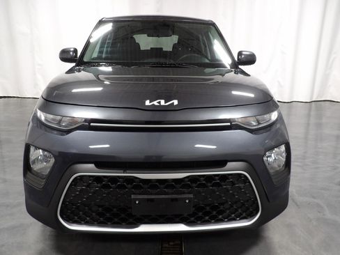 Used 2022 Kia Soul LX image 3