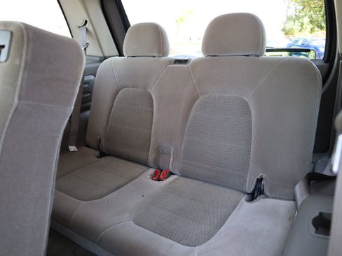 Used 2005 Ford Explorer XLT image 15