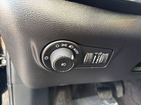 Certified 2024 Jeep Compass Limited w/ Sun and Sound Group image 9