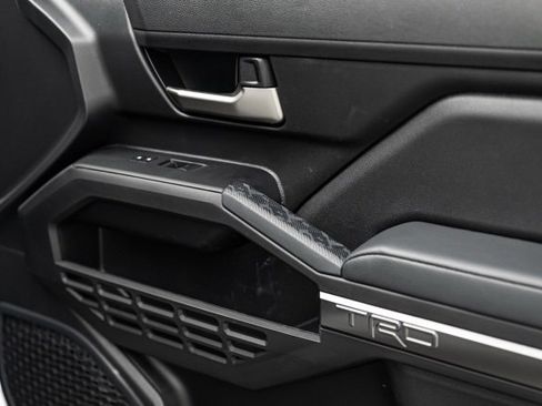 Used 2024 Toyota Tacoma TRD Sport image 32