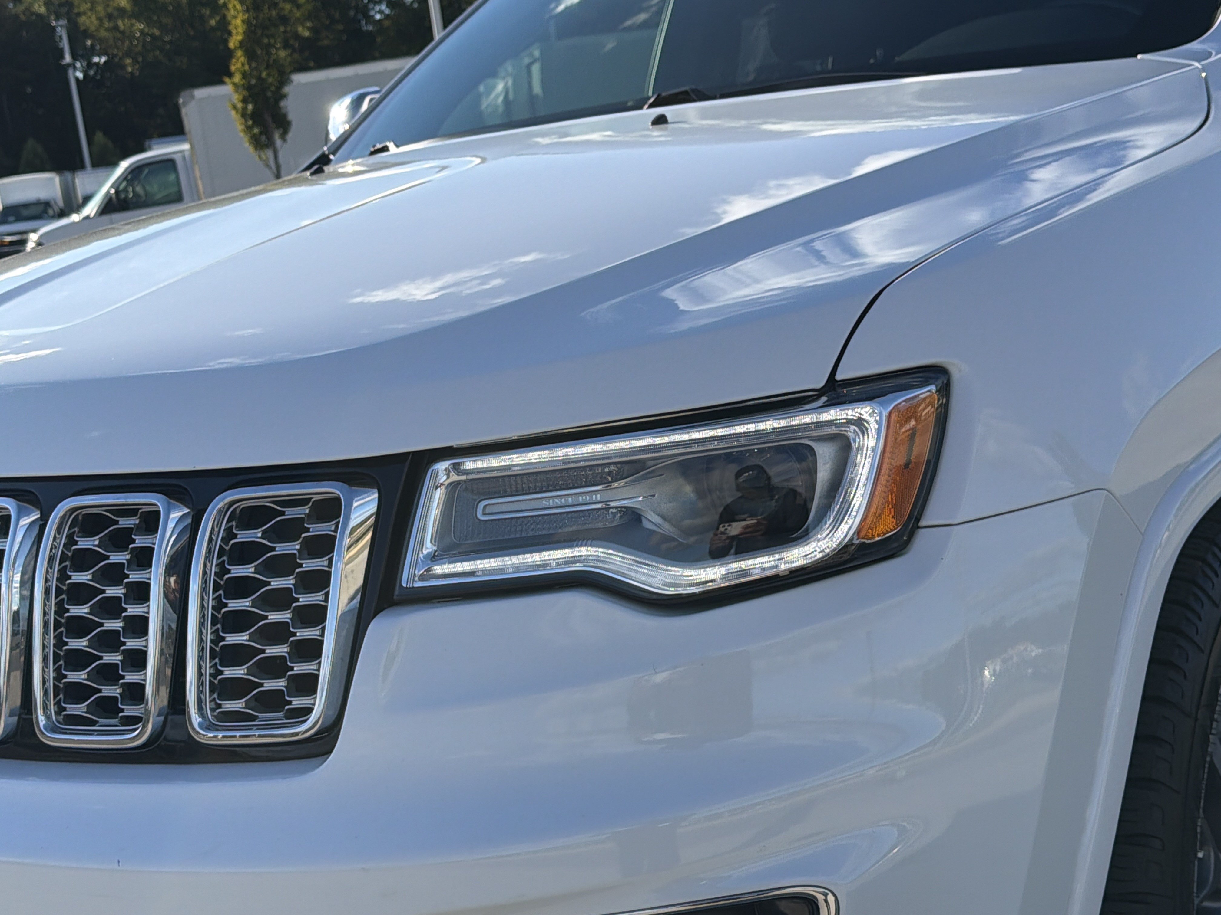 Used 2020 Jeep Grand Cherokee Overland AWD/4WD image 6