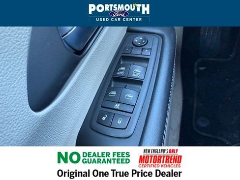 Used 2024 Chrysler Pacifica Touring-L image 24