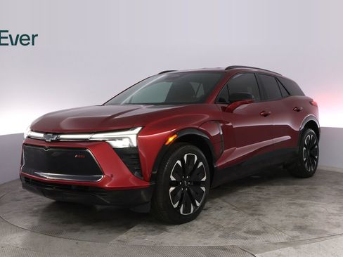 Used 2025 Chevrolet Blazer EV RS w/ Super Cruise Package AWD/4WD image 2