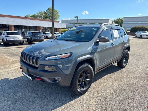 Used 2015 Jeep Cherokee Trailhawk w/ Cold Weather Group AWD/4WD image 21