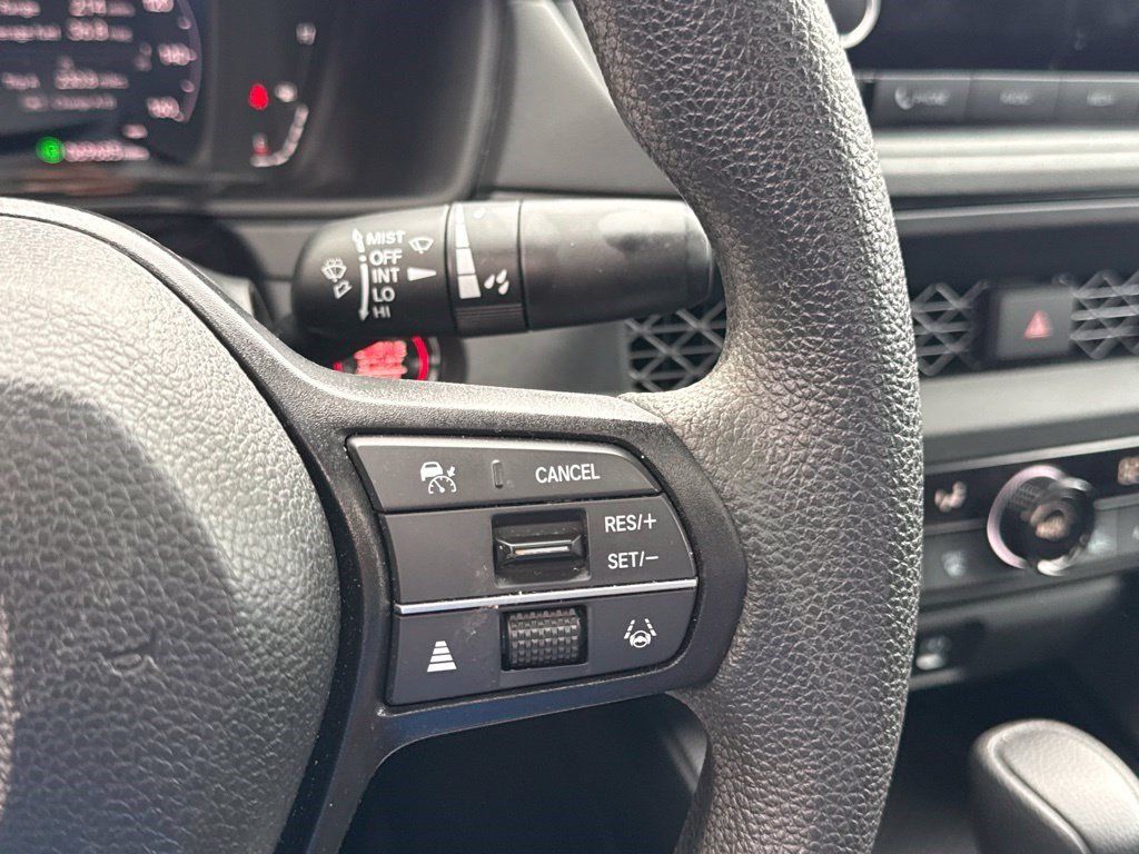 Used 2023 Honda Accord EX image 13