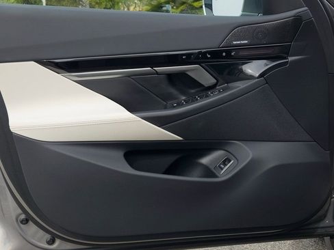 Certified 2025 BMW 530i image 10