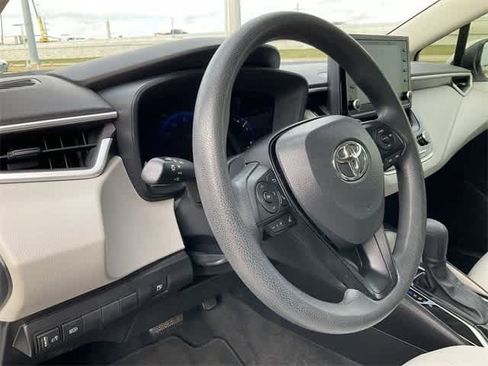 Used 2022 Toyota Corolla LE image 10