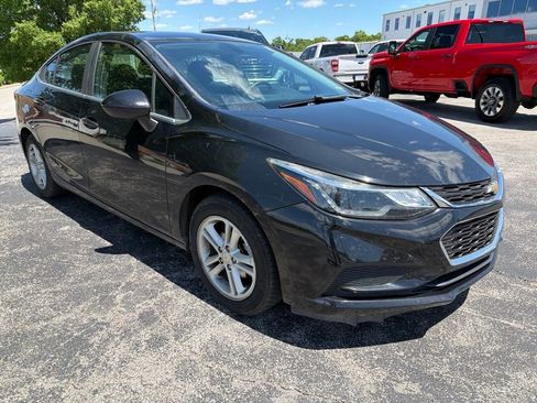 Used 2017 Chevrolet Cruze LT FWD image 2