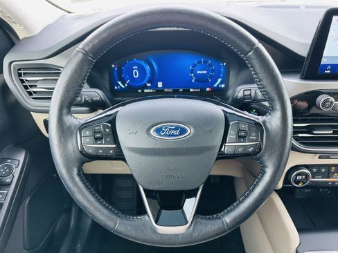 Used 2021 Ford Escape Titanium image 17