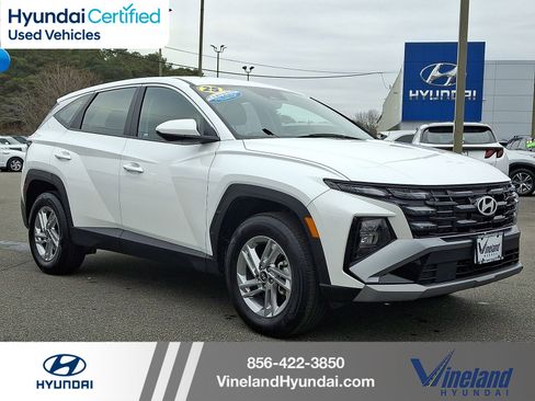 Certified 2025 Hyundai Tucson SE image 1