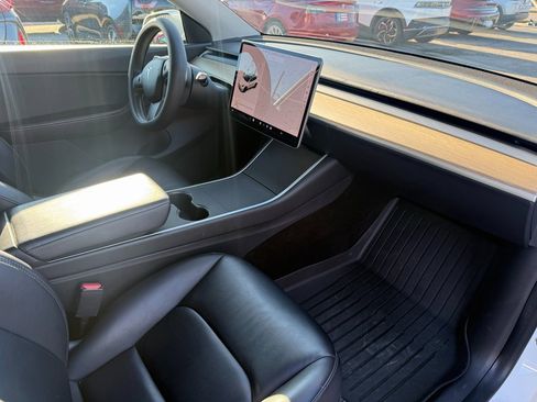 Used 2020 Tesla Model Y Long Range image 15