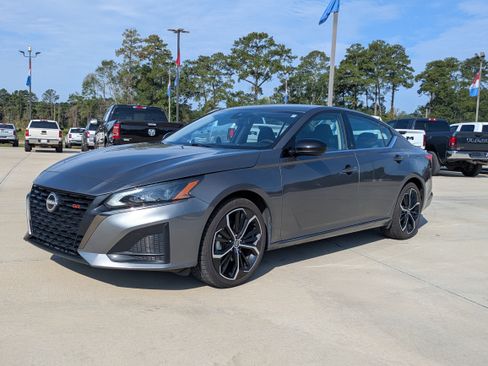 Used 2025 Nissan Altima 2.5 SR FWD image 1