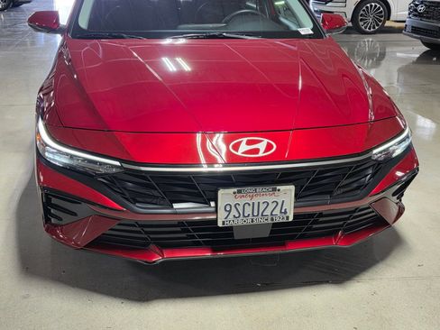 Certified 2025 Hyundai Elantra Limited image 9