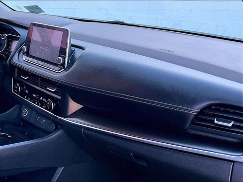 Used 2023 Nissan Rogue SV image 21