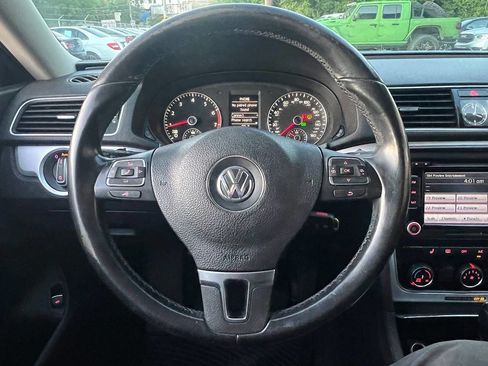 Used 2013 Volkswagen Passat 2.5 SE FWD image 24