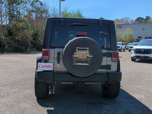 Used 2018 Jeep Wrangler Unlimited Sport w/ Connectivity Group AWD/4WD image 6