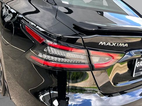 Used 2023 Nissan Maxima SR w/ Sport Mat Group FWD image 29