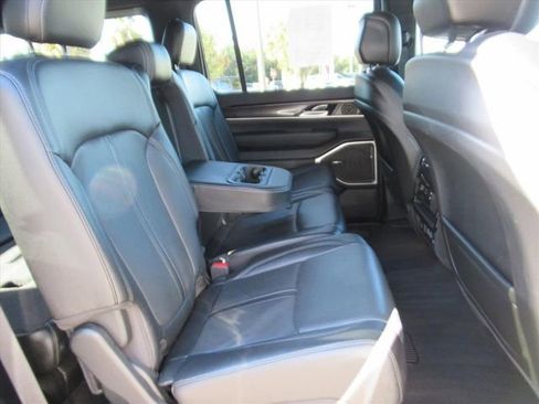 Used 2024 Jeep Wagoneer 4WD image 30