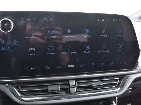 Used 2024 Chevrolet Equinox EV RS image 28