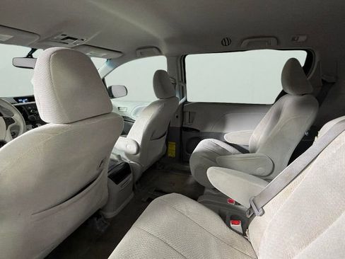 Used 2013 Toyota Sienna LE FWD image 30
