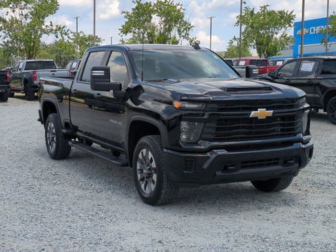 Used 2024 Chevrolet Silverado 2500 Custom w/ Custom Value Package AWD/4WD image 2