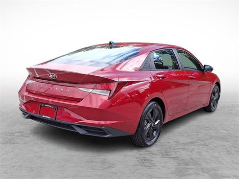 Used 2023 Hyundai Elantra SEL w/ Cargo Package image 6