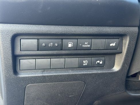 Used 2025 Mitsubishi Outlander SEL image 17