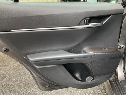 Used 2021 Toyota Camry SE image 32