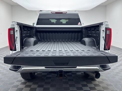 Used 2025 GMC Sierra 3500 SLT AWD/4WD image 9