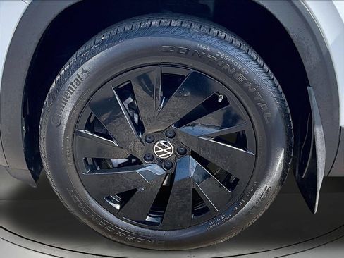 Used 2024 Volkswagen Atlas SE AWD/4WD image 37