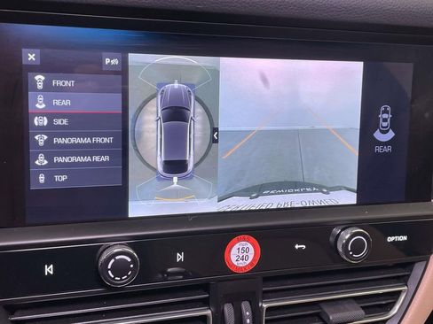 Used 2025 Porsche Macan image 32