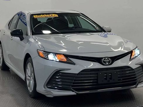 Used 2022 Toyota Camry LE w/ Carpet Mat Package (TMS) AWD/4WD image 3