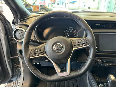Used 2021 Nissan Kicks SR w/ SR Premium Package FWD image 17