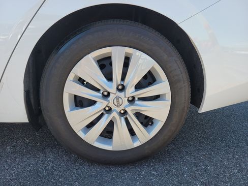 Used 2025 Nissan Sentra S image 8