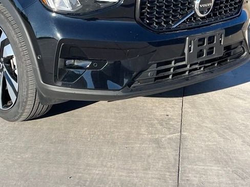 Used 2025 Volvo XC40 B5 Plus image 6