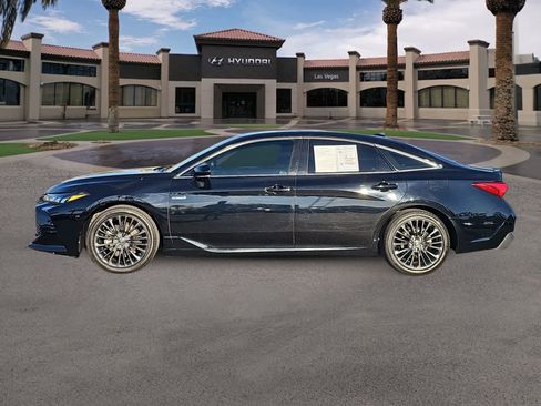 Used 2021 Toyota Avalon XSE image 5