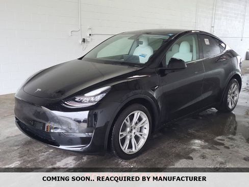 Used 2021 Tesla Model Y Long Range AWD/4WD image 1