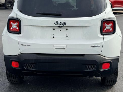 Used 2018 Jeep Renegade Latitude AWD/4WD image 6