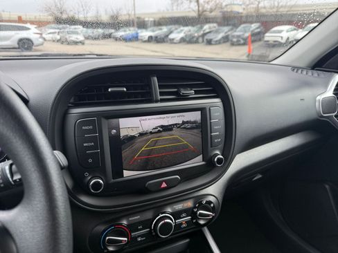 Used 2025 Kia Soul LX w/ LX Technology Package image 24