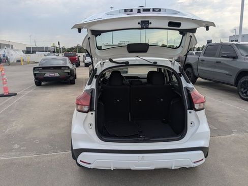 Used 2025 Nissan Kicks Play S FWD image 7