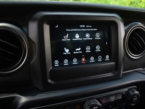 Used 2021 Jeep Gladiator Sport AWD/4WD image 9