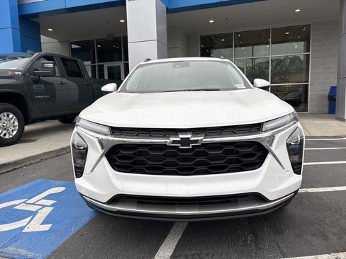 New 2026 Chevrolet Trax LT w/ Driver Confidence Package image 8