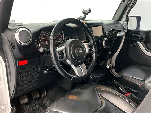 Used 2015 Jeep Wrangler Unlimited Rubicon AWD/4WD image 15