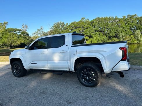 Used 2026 Toyota Tacoma SR5 AWD/4WD image 3