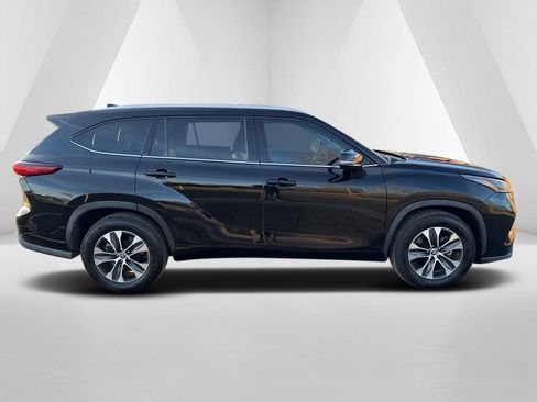 Used 2022 Toyota Highlander XLE image 8