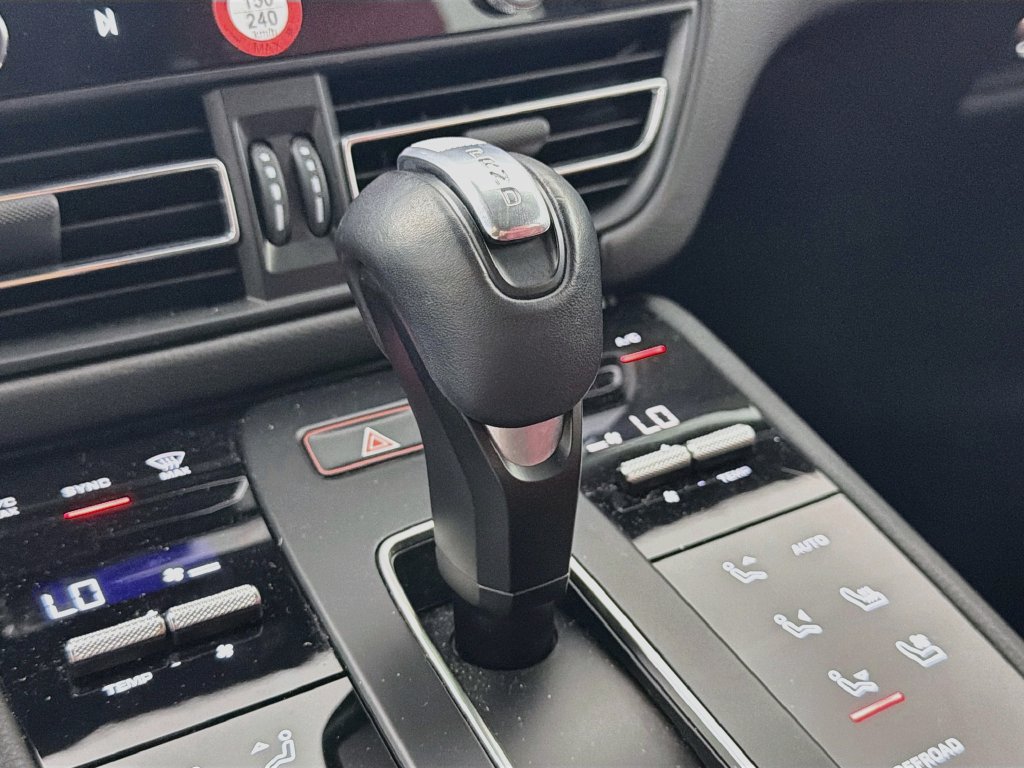 Certified 2024 Porsche Macan GTS AWD/4WD image 19