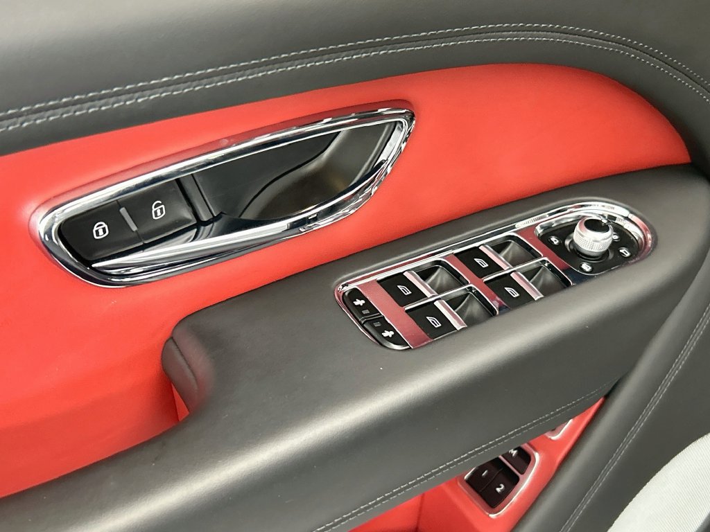 Certified 2022 Bentley Bentayga AWD/4WD image 22