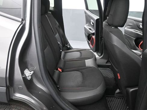 Used 2016 Jeep Renegade Trailhawk image 15