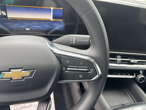 New 2026 Chevrolet Equinox EV LT image 18