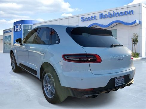 Used 2018 Porsche Macan Base image 3